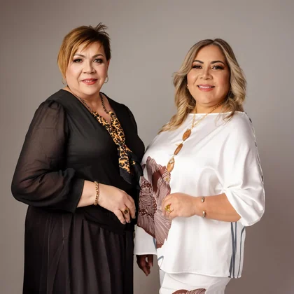 Ivette Avilés y Carmen Rey
