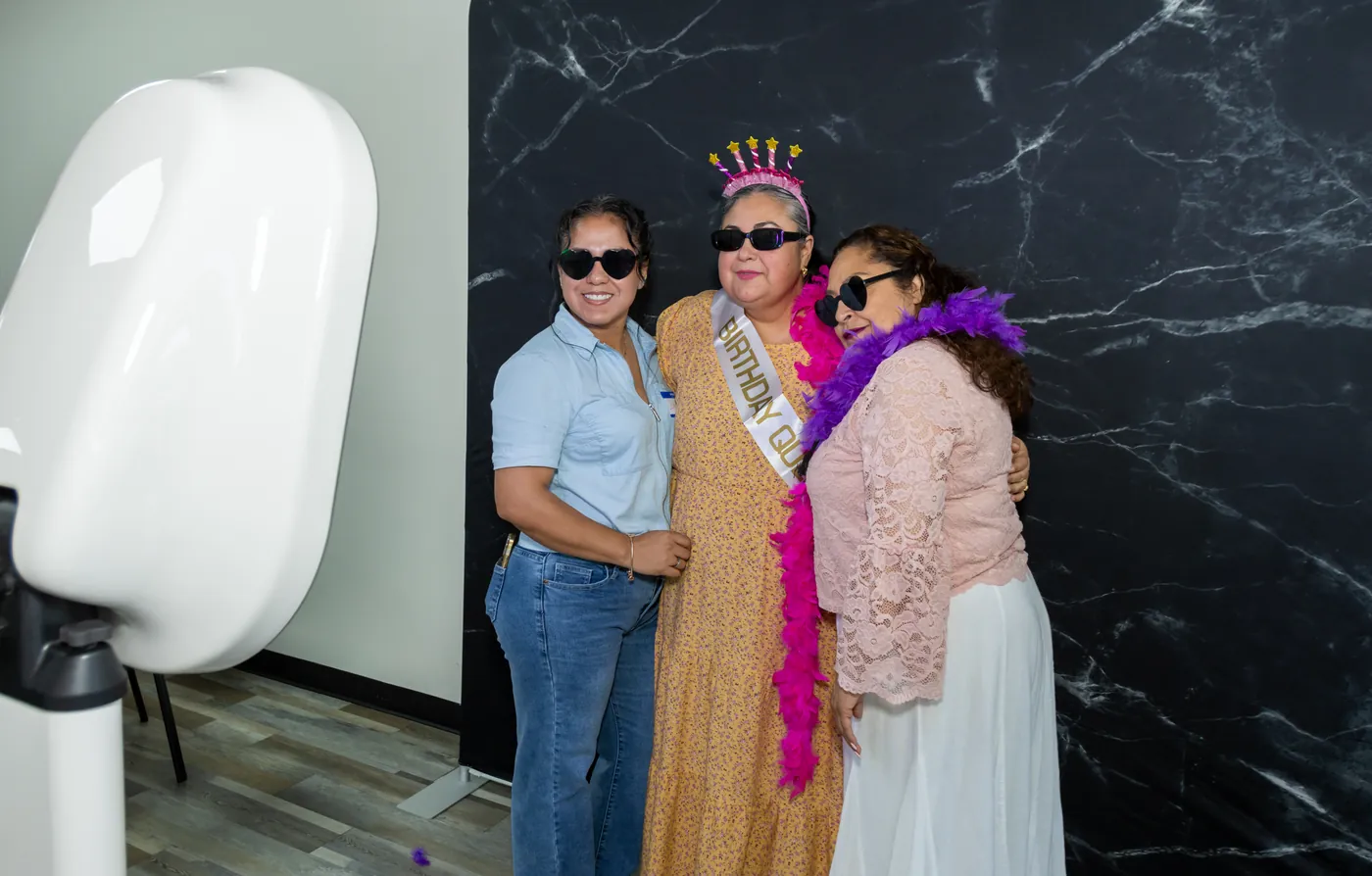 Ieinny Paredes, Claudia Baca, Raquel Leyva en el evento Mujer y Empresaria: Crecer con Claridad y Propósito de Historia de Éxitos Entre Amigas, Houston, mayo 2026