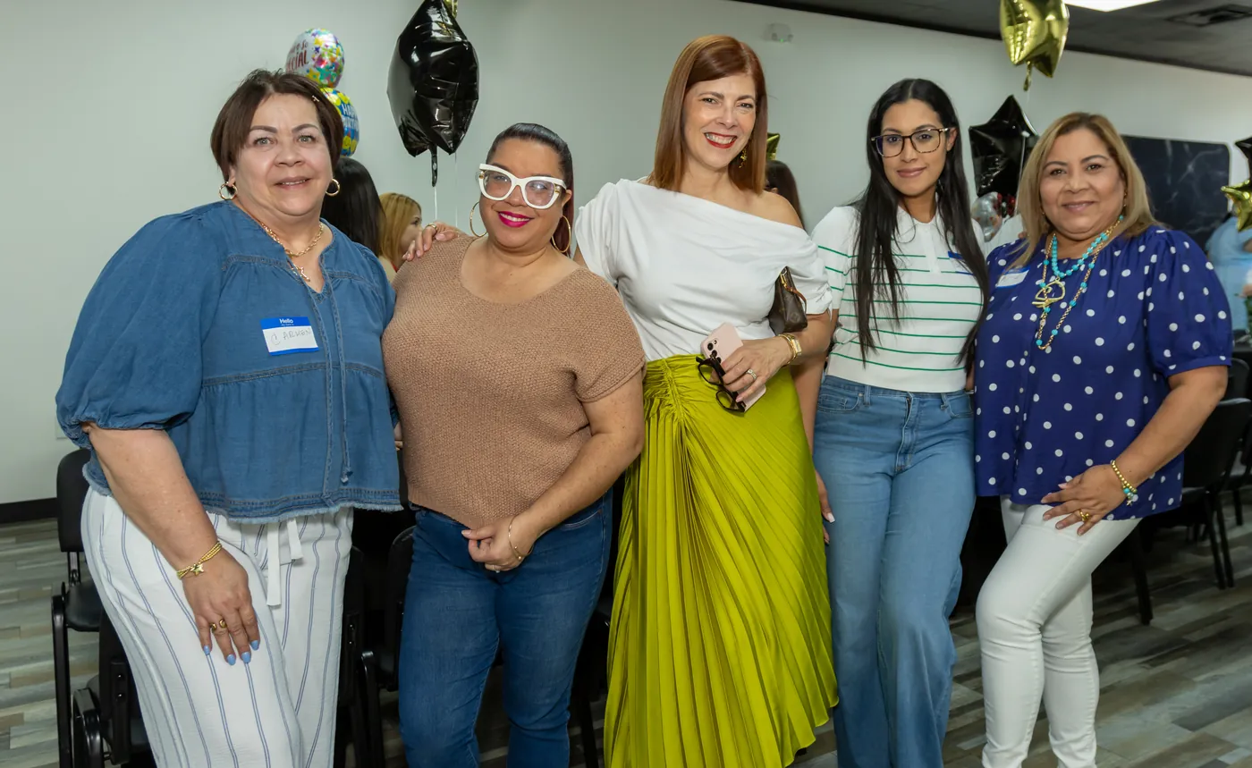 Carmen Rey Yanivette, Jennifer, Ivette Aviles en el evento Mujer y Empresaria: Crecer con Claridad y Propósito de Historia de Éxitos Entre Amigas, Houston, mayo 2026
