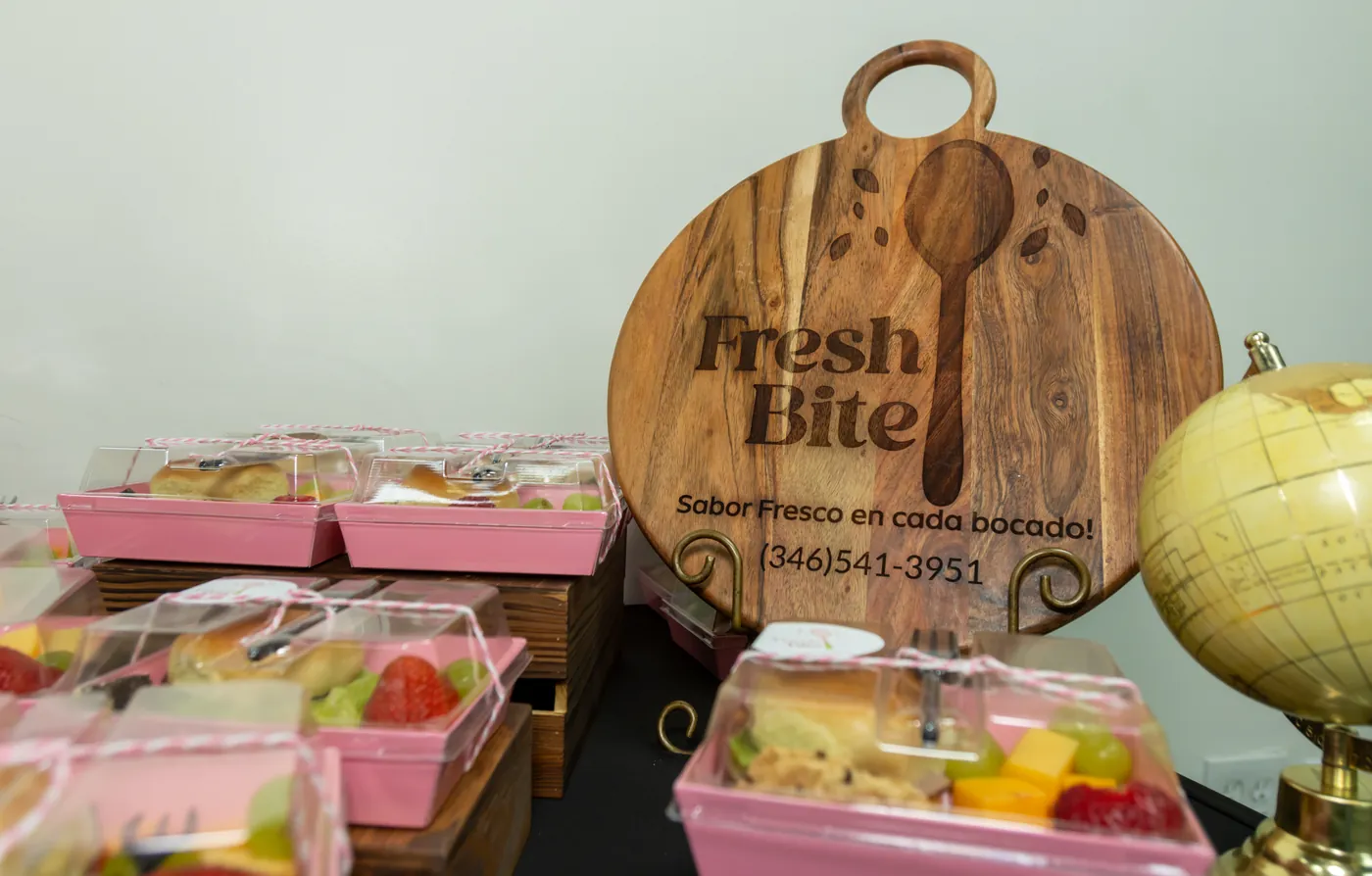 Evento Fresh Bite Catering en el evento Mujer y Empresaria: Crecer con Claridad y Propósito de Historia de Éxitos Entre Amigas, Houston, mayo 2026