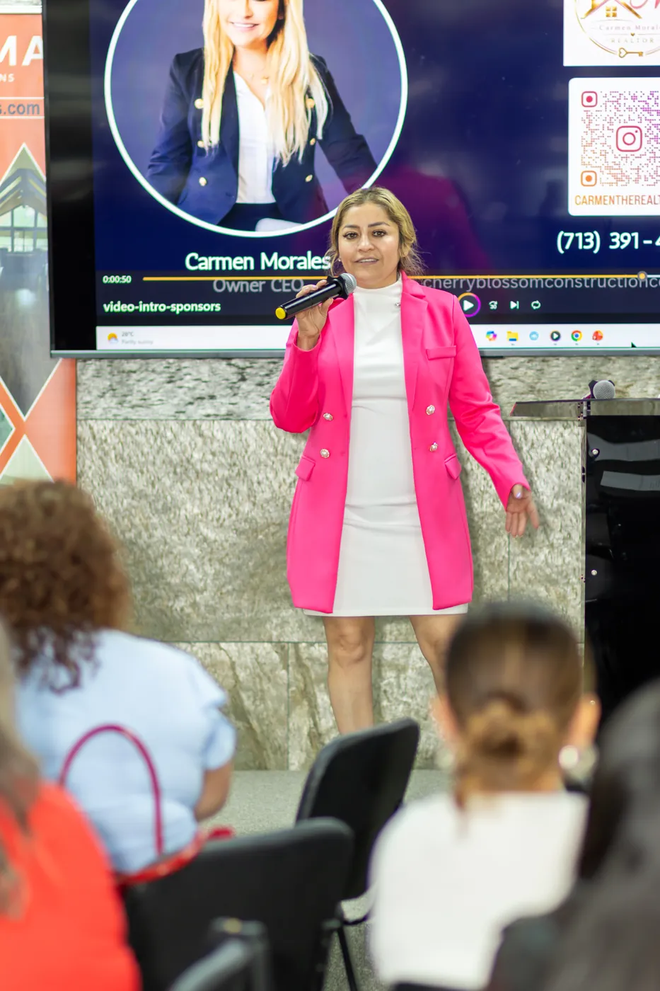 Carmen Morales en el evento Mujer y Empresaria: Crecer con Claridad y Propósito de Historia de Éxitos Entre Amigas, Houston, mayo 2026