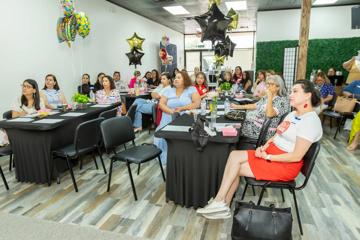 Evento Mujer y Empresaria: Crecer con Claridad y Propósito de Historia de Éxitos Entre Amigas en Houston, mayo 2026