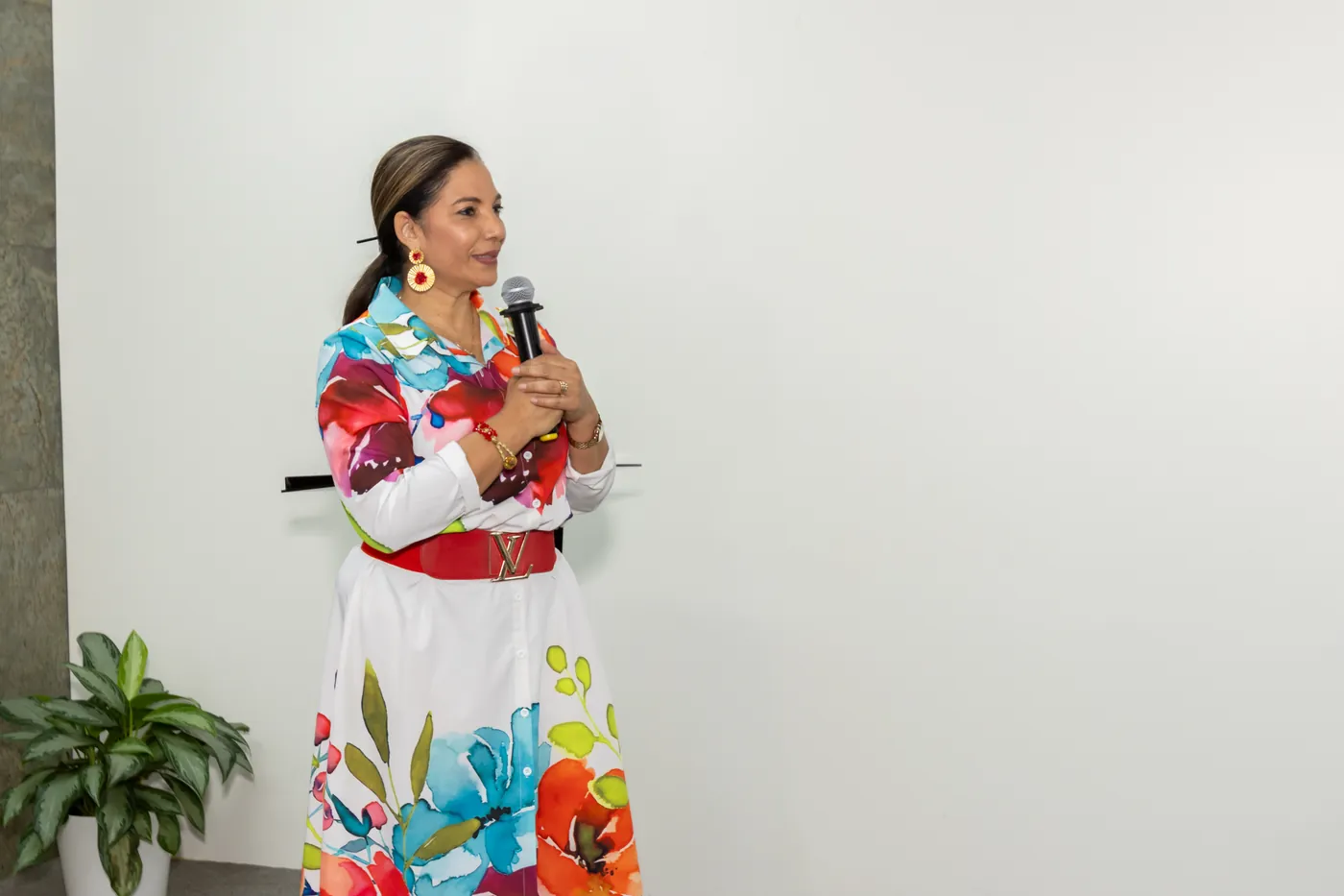 Lizzette Diaz en el evento Mujer y Empresaria: Crecer con Claridad y Propósito de Historia de Éxitos Entre Amigas, Houston, mayo 2026