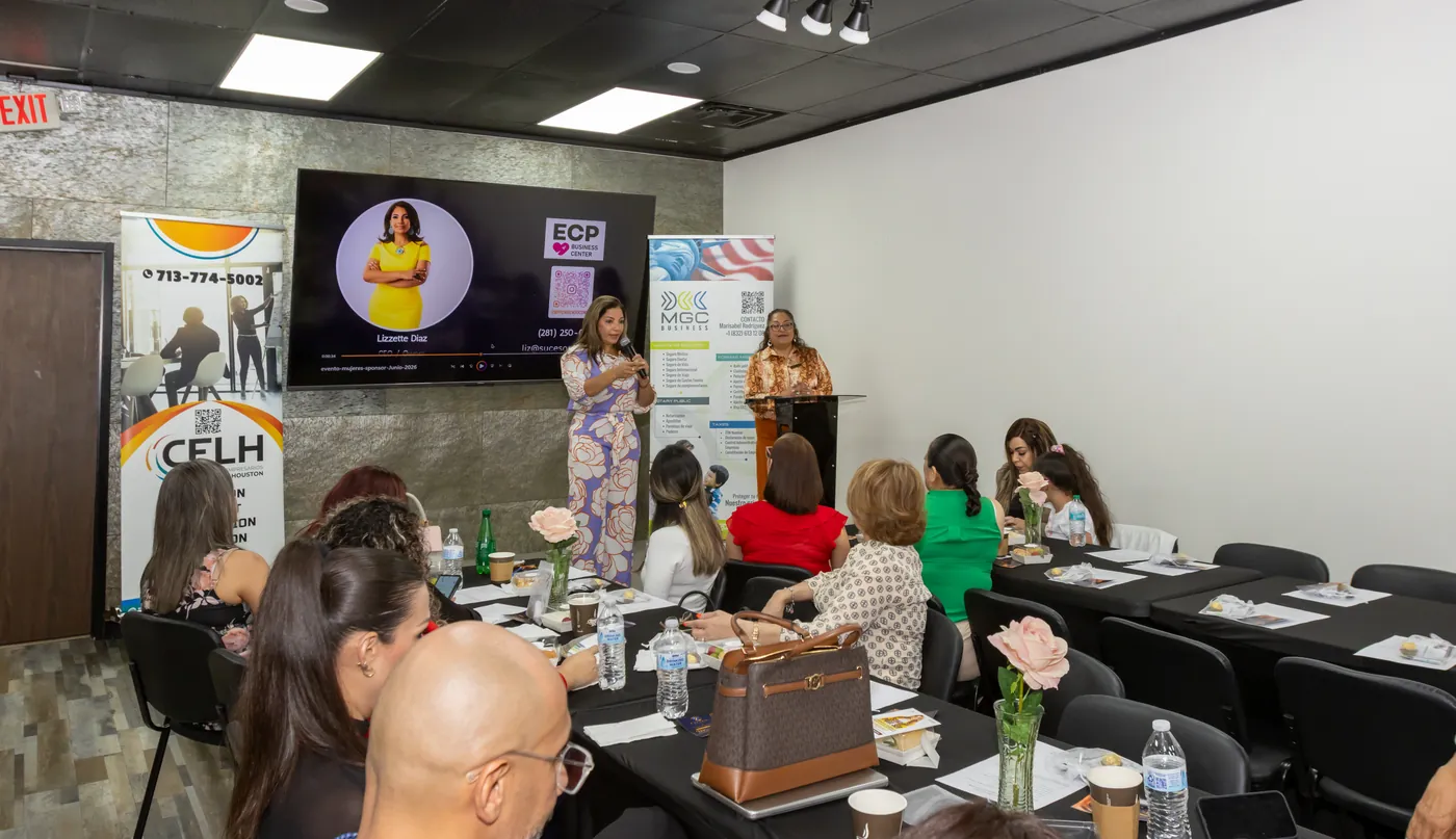 Lizzette Diaz, Raquel Leyva en el evento De la Visión a la Acción de Historia de Éxitos Entre Amigas, Houston, junio 2026