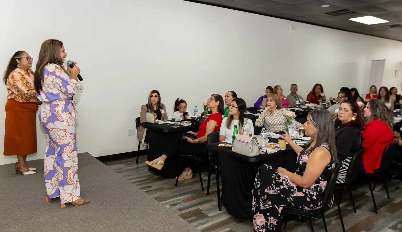 Evento De la Visión a la Acción de Historia de Éxitos Entre Amigas en Houston, junio 2026