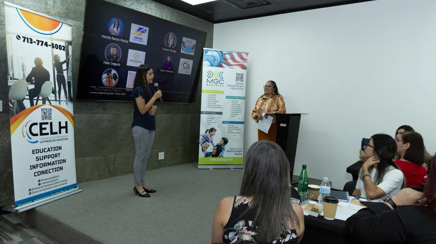 Maria Eugenia Delgado en el evento De la Visión a la Acción de Historia de Éxitos Entre Amigas, Houston, junio 2026