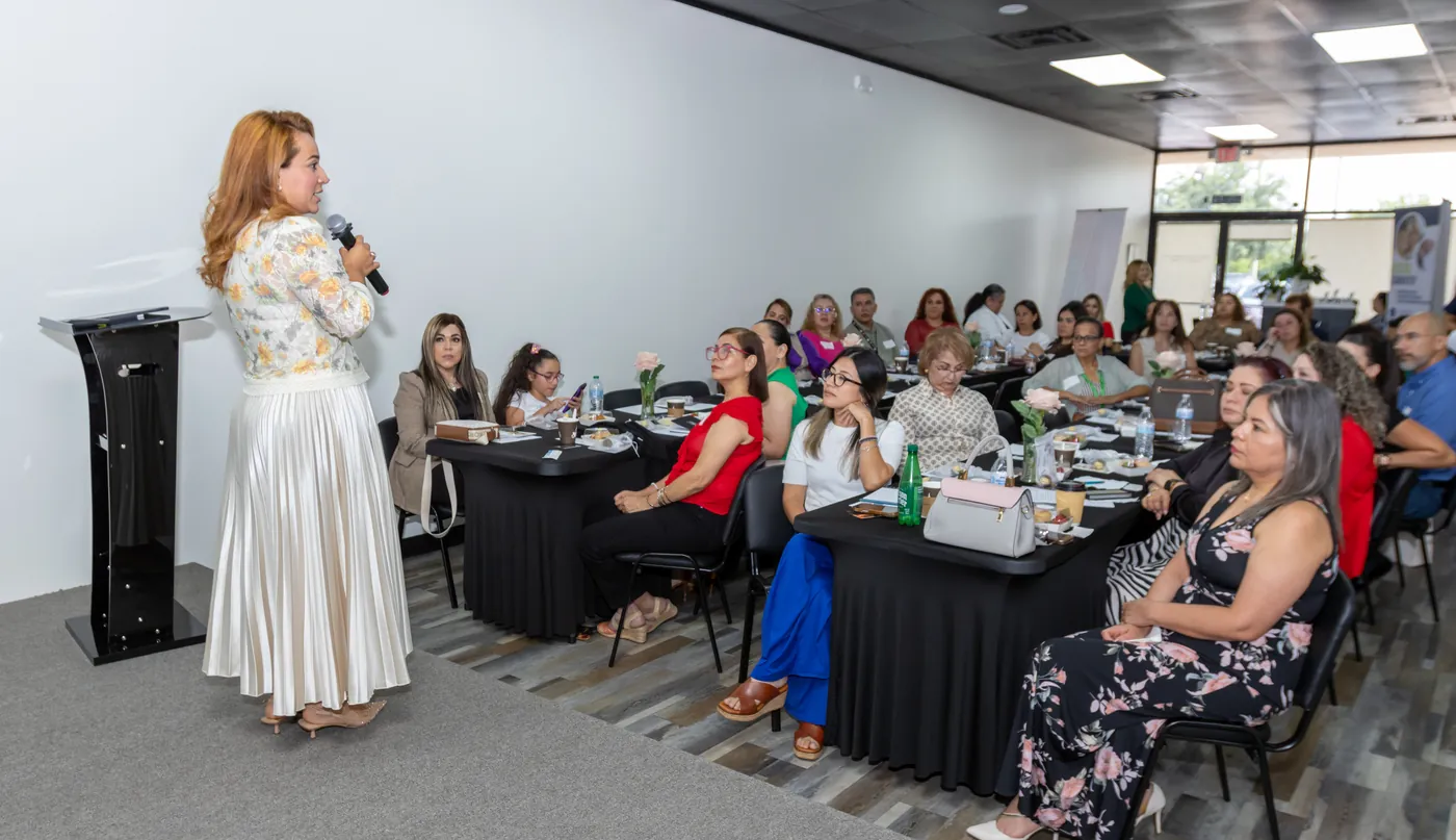 Grecia Berrios en el evento De la Visión a la Acción de Historia de Éxitos Entre Amigas, Houston, junio 2026