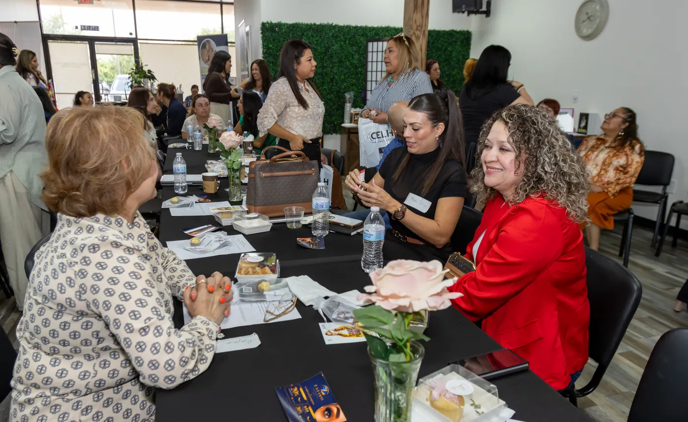 Evento De la Visión a la Acción de Historia de Éxitos Entre Amigas en Houston, junio 2026