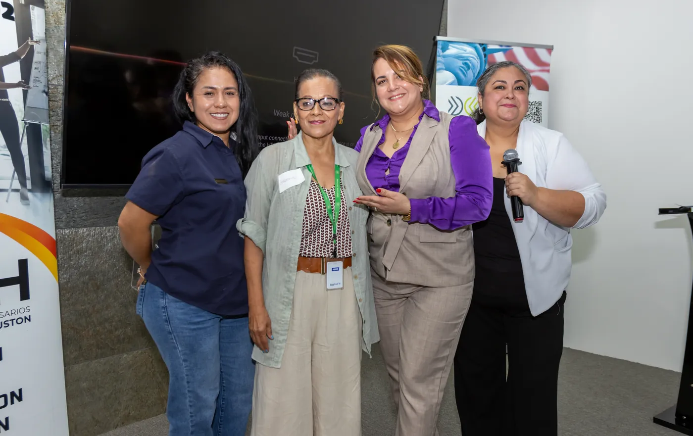 Ieinny Paredes, Rosanna Torres, Claudia Baca en el evento De la Visión a la Acción de Historia de Éxitos Entre Amigas, Houston, junio 2026