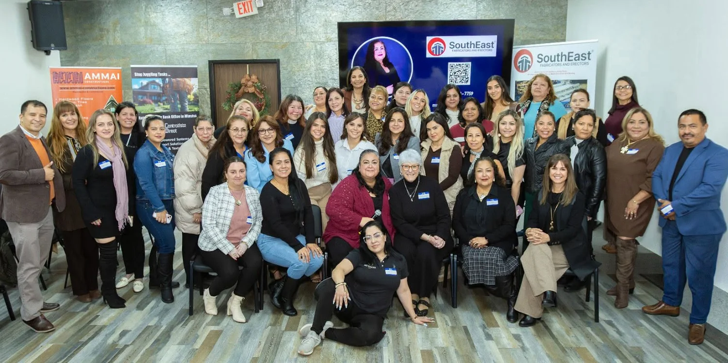 Comunidad de mujeres de Historia de Exitos Entre Amigas en su evento, Houston